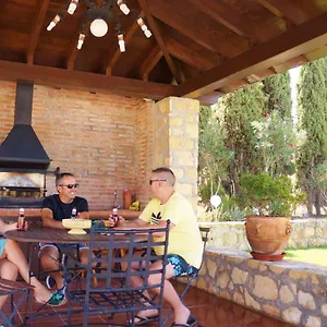 https://casa-rural-los-rosales-gran-casa-con-piscina-en-ronda.es-andalucia.com